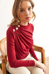 بلوزة رائعة بتفاصيل ازرار ذهبية - Sateen style
