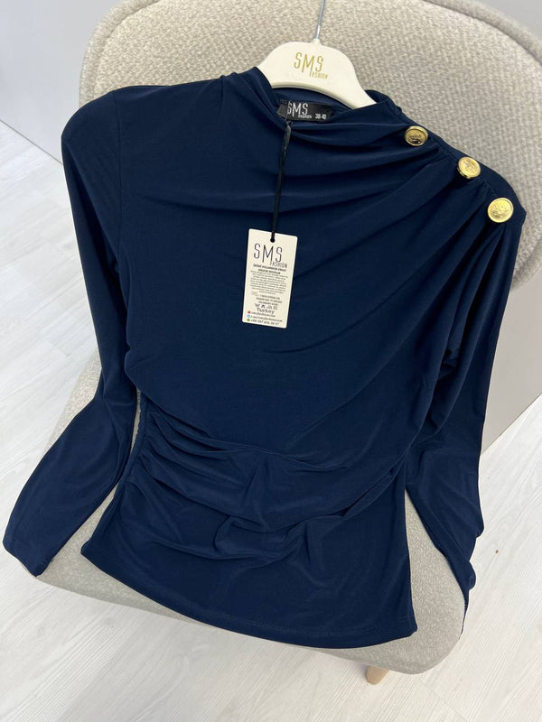 بلوزة رائعة بتفاصيل ازرار ذهبية - Sateen style