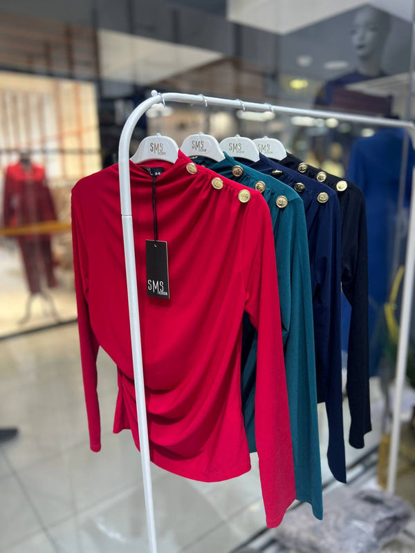 بلوزة رائعة بتفاصيل ازرار ذهبية - Sateen style
