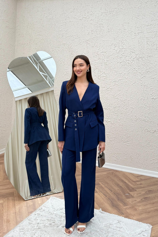 طقم مع حزام وفتحة حرف V - كحلي - Sateen style